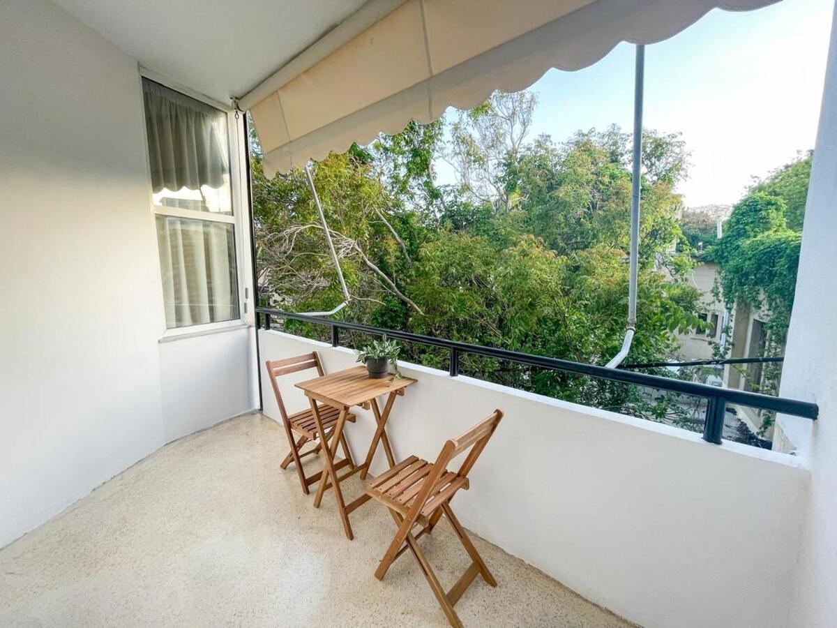 Gravity Downtown Balcony Apartment Rhodes City