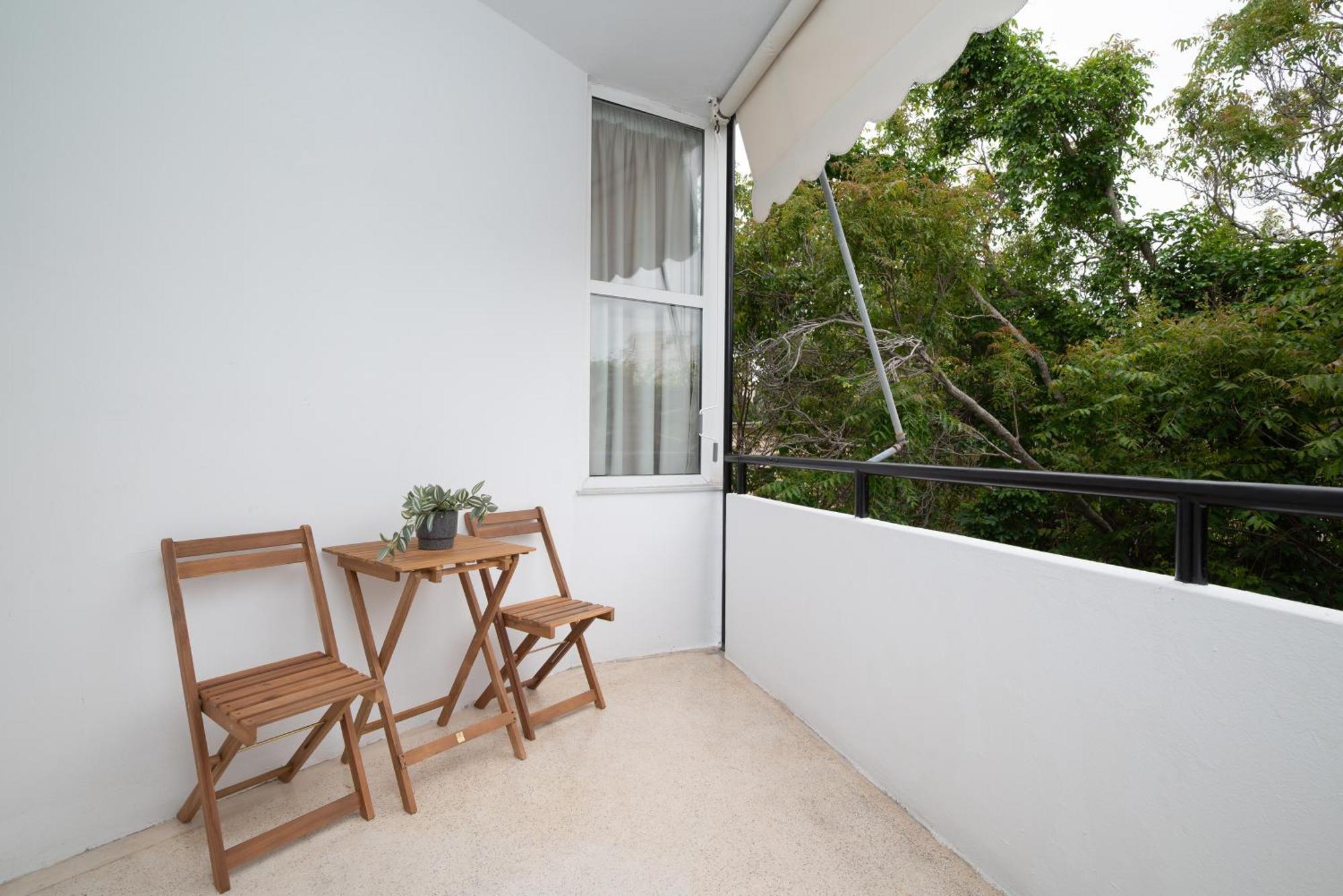 Gravity Downtown Balcony Apartment *